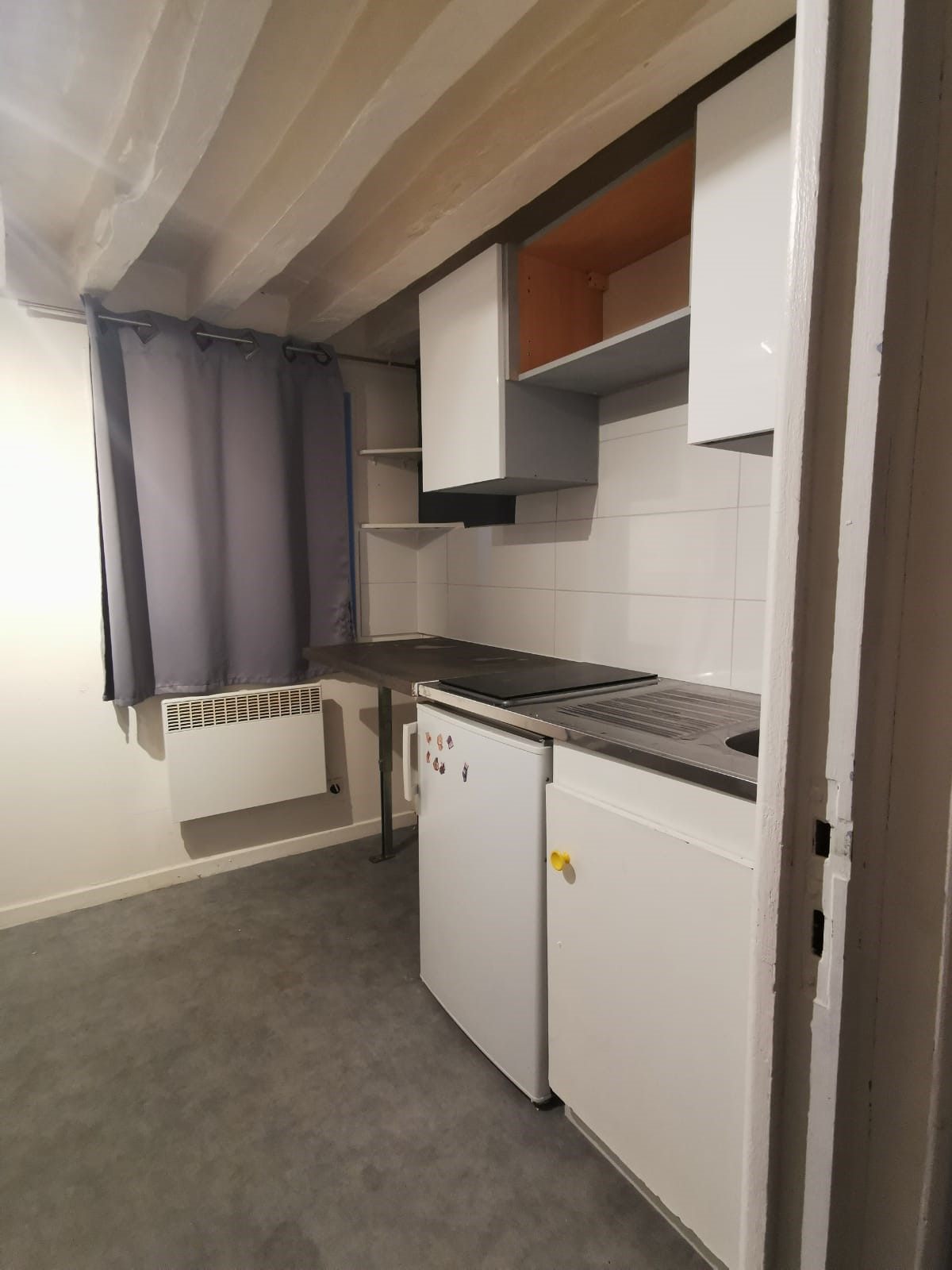 La cuisine équipée.
