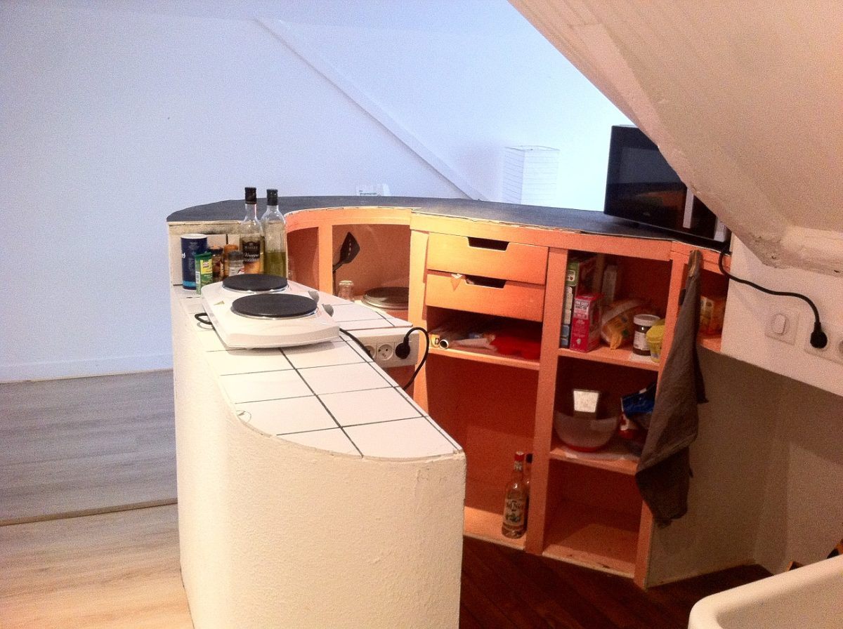 La cuisine équipée.